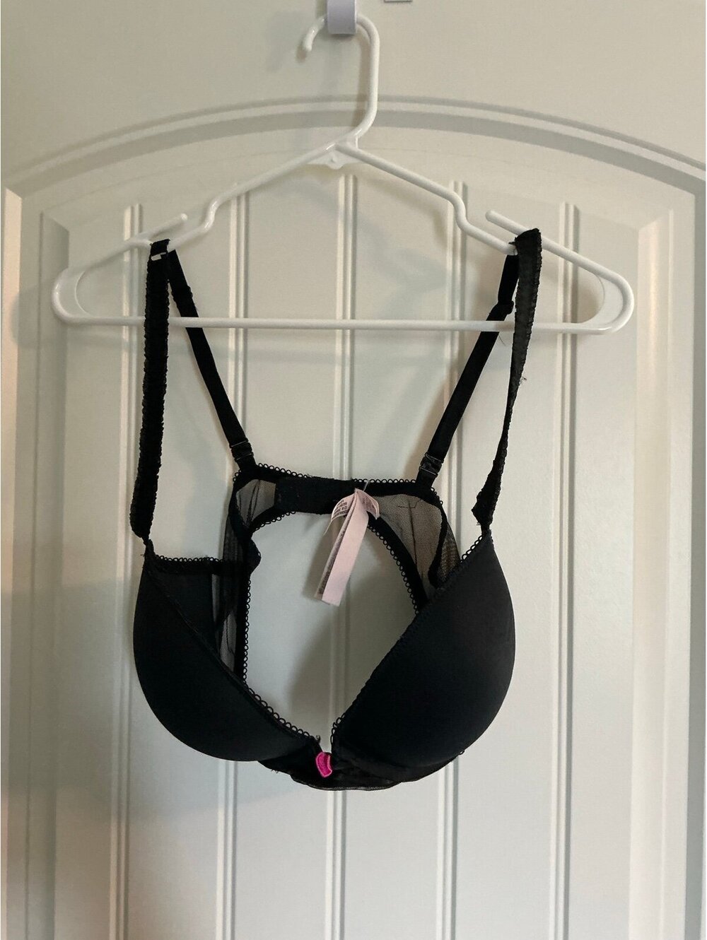 Preowned Victoria’s Secret Tease Push Up Bra size 36D. Black.